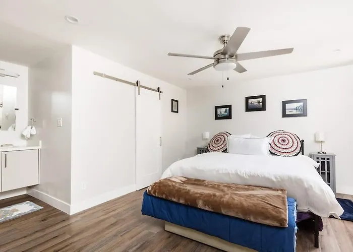 Apartment Chic Condo-walk To Old Town