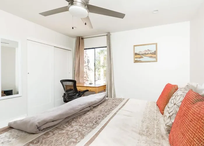 Chic Condo-walk To Old Town *